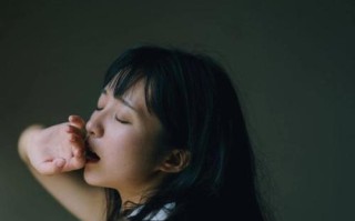 异地恋女方提分手，男友忙于工作无暇顾及（职场压力加重难以平衡工作和感情）