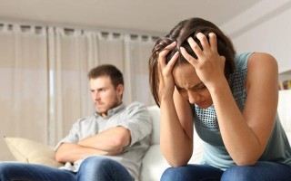 面对老婆出轨我该如何应对？寻求帮助的正确步骤是什么？