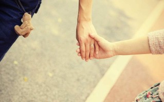 婚姻中遇到困难时，哪些情况下夫妻应该坚持不离婚？