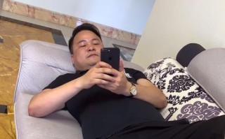 老公总是玩手机不理我，该怎么办（解决婚姻中的沟通困难）