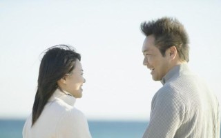 男朋友吵架后如何挽回老婆（从沟通到行动）