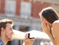 男生对一个人有好感时会有什么表现？如何识别他的好感信号？