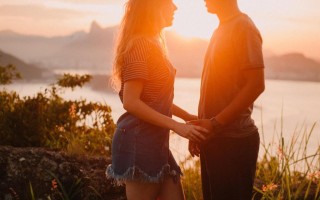 男友有外遇却不提分手为什么？如何应对这种情况？