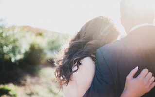 如何成功挽回离婚丈夫的心（教你两招）