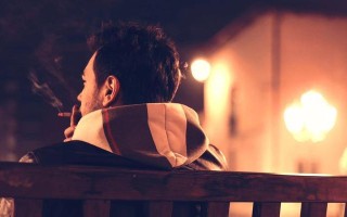 男人喜欢你时会有什么表现？如何识别他的真实情感？