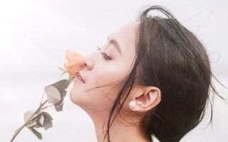 男友有老婆我该放弃他吗？还是继续等待他们离婚？