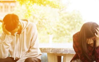 女人用哭来挽回男朋友有效吗？如何正确处理情感危机？