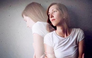 老公出轨后夫妻离婚不离家真的累吗？如何处理这种情况？