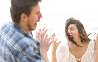 出轨几年的妻子还能挽回吗？如何修复破裂的婚姻关系？