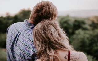 下跪能否挽回女友的心？挽回爱情的有效方法是什么？