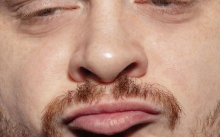 男人撒谎时面部特征和表现是什么？如何识别？