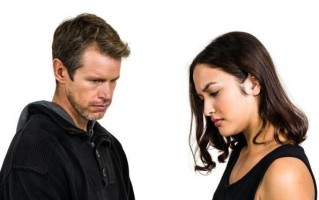 当发现老公出轨时老婆该怎样做？如何处理婚姻中的背叛？