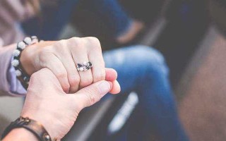 如何在分手后的一周内成功挽回（15个实用方法帮你重新赢回TA的心）
