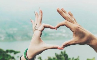如何用QQ成功挽回女友（用QQ聊天技巧打动女友的心（）
