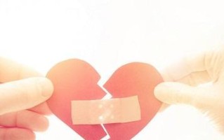 情侣吵架后要去挽回吗？如何正确处理感情危机？