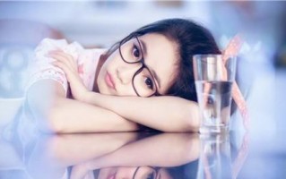 女友提出分手如何挽回？有效沟通和行动策略是什么？
