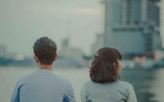 爱上已婚女人怎么办？如何处理这种复杂情感问题？
