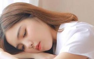 说分手后如何通过聊天技巧挽回女生的心？