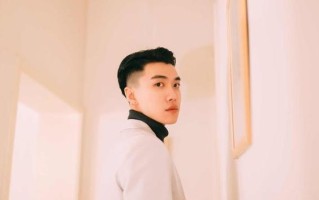 爱上比自己大二十岁的男人，我该怎么办？如何处理这种年龄差异的情感问题？