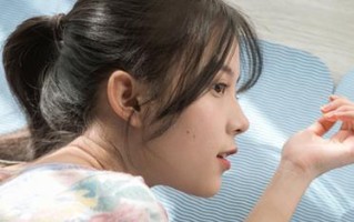 面对女友移情别恋我该如何应对？挽回感情的有效方法是什么？