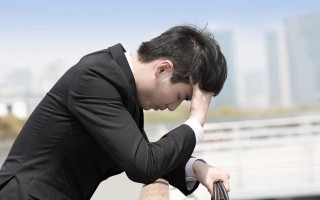 如何挽回因误会而提出分手的男友？有效沟通和解决误会的方法是什么？