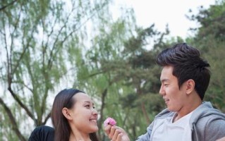 如何处理女友与他人暧昧聊天问题？