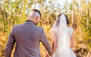 如何用短信挽回分手女友（一步步教你恢复感情的黄金短语）