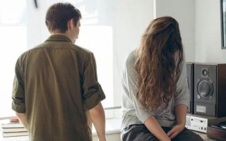 面对老公出轨感到恶心该如何处理？
