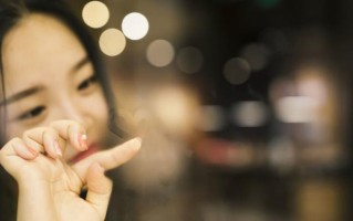 如何挽回分手后有新欢但感情不顺的爱情（重建爱情的6个步骤）