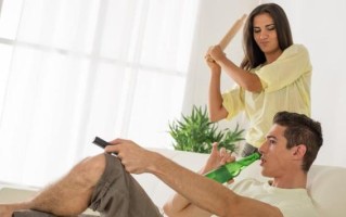 发现丈夫有外遇怎样处理？如何应对婚姻中的背叛？