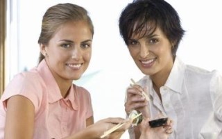 男人如何在婆媳关系中扮演好中介者的角色？遇到矛盾时应如何处理？