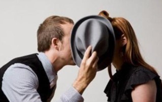 面对老公出轨小三，挽回婚姻的正确方法是什么？