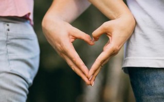 男友突然提出分手还有机会挽回吗？如何处理这种情况？