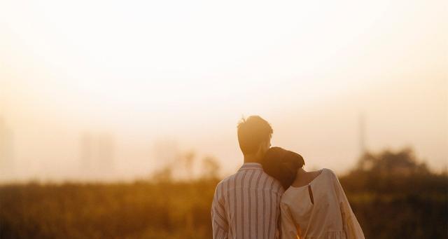 老婆出轨了怎么办（如何处理老婆爱上别人的问题）-第1张图片-爱昵情感