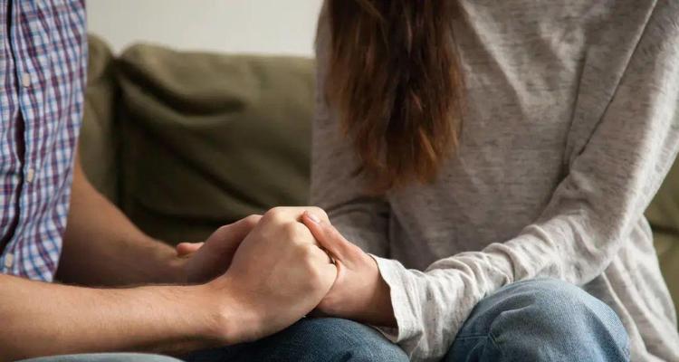 老婆出轨后如何挽回婚姻（做好这些有效应对）-第1张图片-爱昵情感