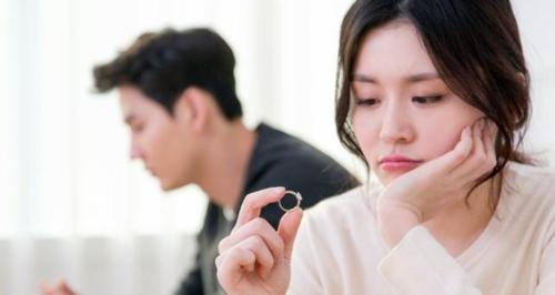 老公变心了怎样才能挽回老公的心（从理解变心的原因到改变自己的行为方式）-第1张图片-爱昵情感