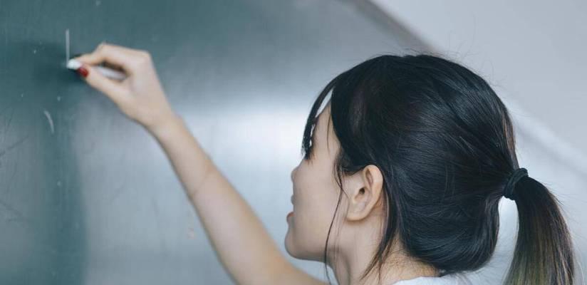 如何追回前任女友（重拾旧爱的技巧与方法）-第1张图片-爱昵情感