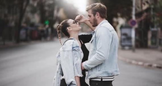 如何挽回男人铁心离婚的技巧（掌握这些技巧）-第1张图片-爱昵情感