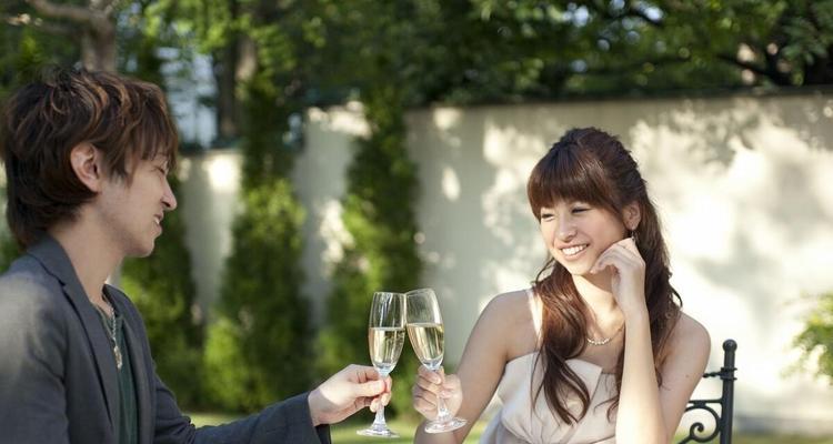男女相亲聊天，如何聊出火花（15个话题让你和男生聊天不尬场）-第3张图片-爱昵情感