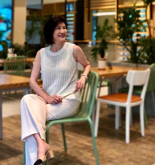 女人修炼品味，散发优雅魅力（从内到外散发迷人光彩）-第3张图片-爱昵情感