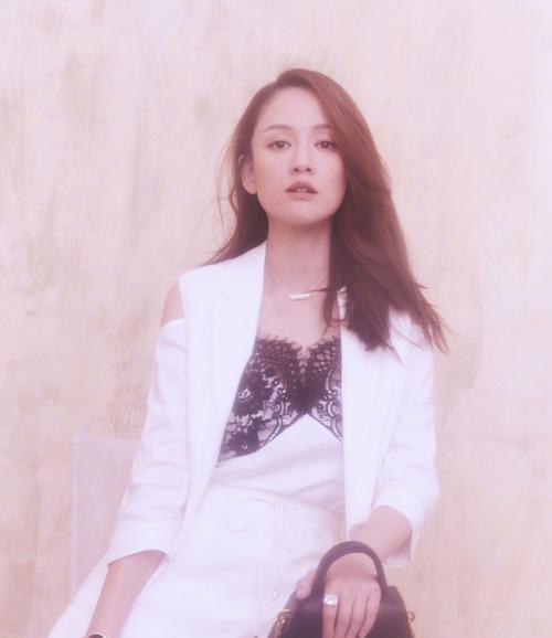 女人成熟才更迷人（探究成熟女性的迷人之处）-第1张图片-爱昵情感