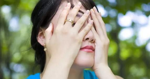 女人婚后出轨的三个典型信号（揭秘女人出轨的真相）-第3张图片-爱昵情感