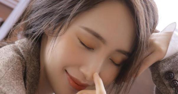 女人精神出轨的3种表现（了解女人出轨的心理及预防措施）-第2张图片-爱昵情感