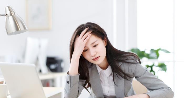 探究女性暴躁的原因（女性情绪失控的危害及解决办法）-第1张图片-爱昵情感