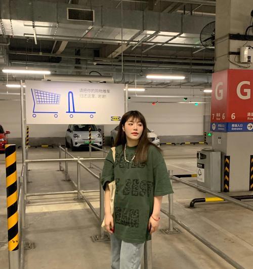 穿出自信，挽回男友——女微胖穿搭指南（15个小技巧助你成为气质女神）-第3张图片-爱昵情感