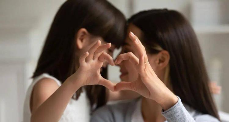 孩子犯错，如何挽回老人的信任（重建亲情的艺术与技巧）-第1张图片-爱昵情感