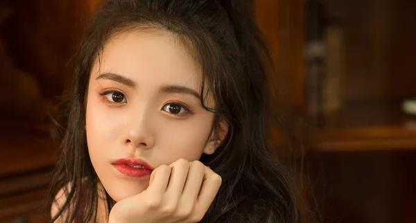 爱上离异有孩子的女人，矛盾纠结如何解决？坚持还是放弃？-第2张图片-爱昵情感