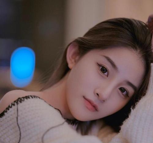 长期分居后女人出轨有哪些表现？如何识别和应对？-第2张图片-爱昵情感