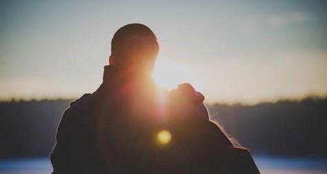 放下婚外情人真的很难吗？爱上婚外情人的后果是什么？-第1张图片-爱昵情感