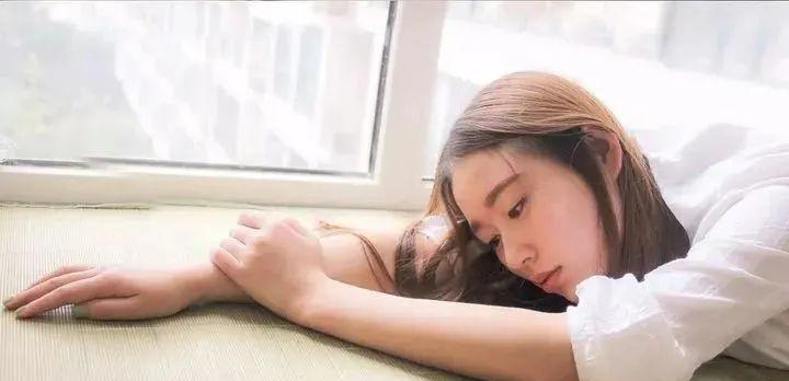 分手后男友仍关注我，如何表达复合意愿？-第1张图片-爱昵情感